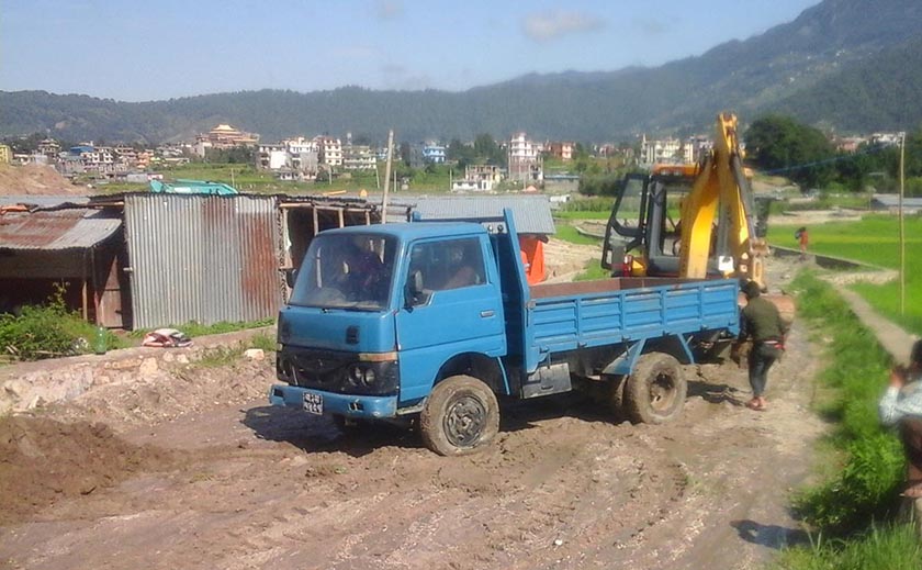 कछुवाको गतिमा विकास पूर्वाधार